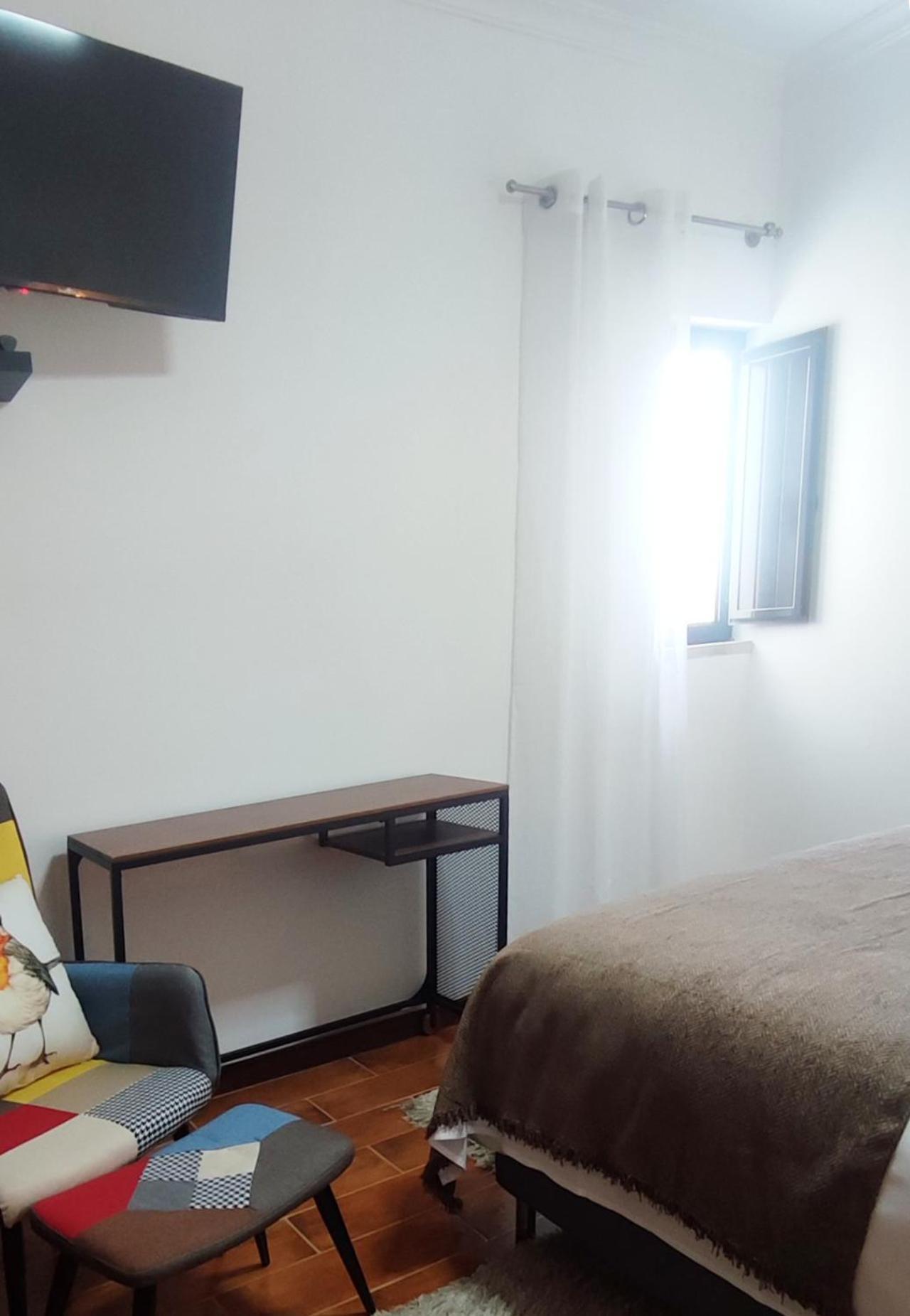 R3 - Guesthouse Travessa Da Arieira Aguda (Leiria) Exteriör bild