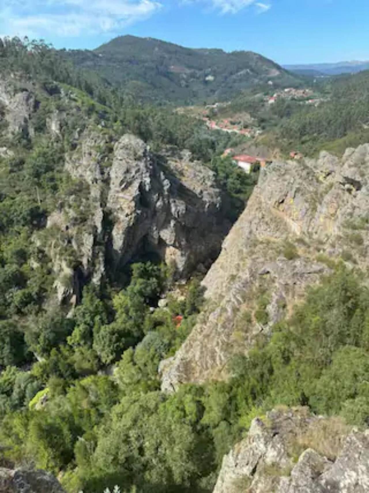 R3 - Guesthouse Travessa Da Arieira Aguda (Leiria) Exteriör bild